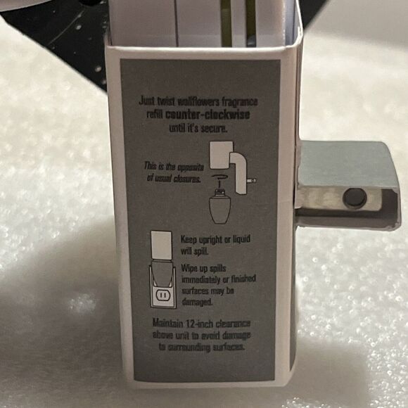 Bath & Body Works Wallflowers Holiday Village Light PROJECTOR Fragrance‎ Plug-In - Picture 9 of 15